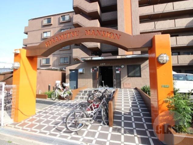 19/30 エントランス