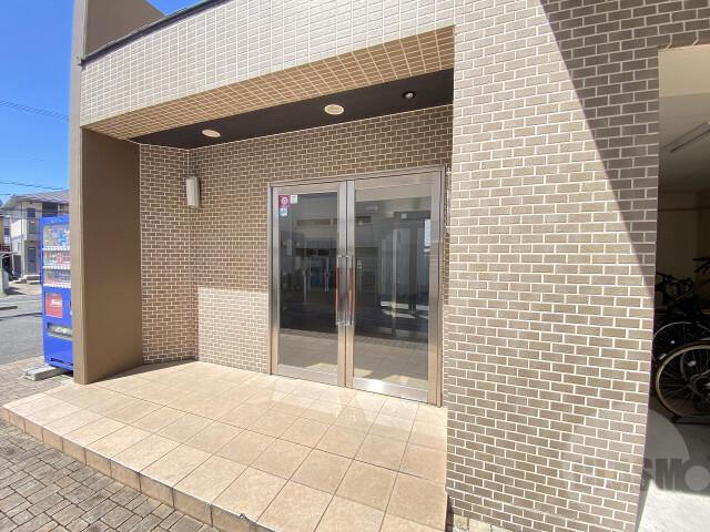 20/30 エントランス