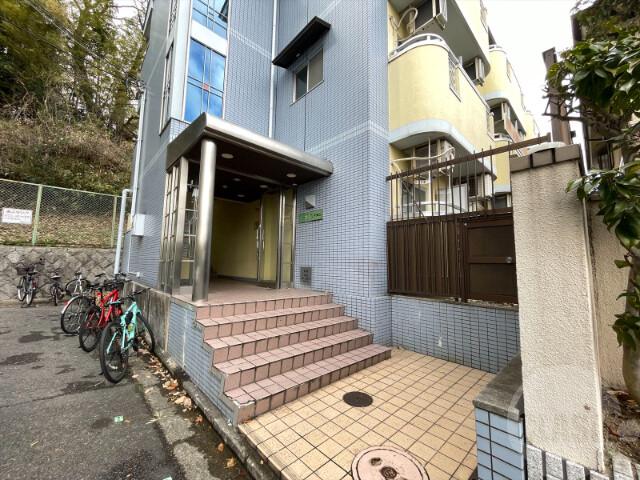 22/30 エントランス