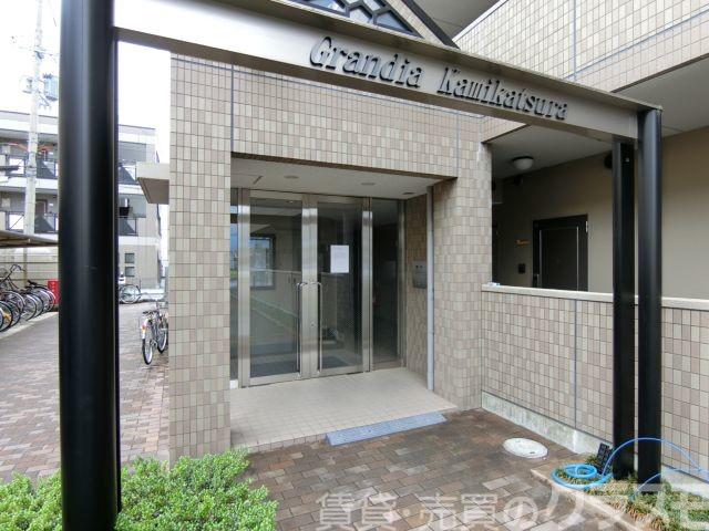 28/30 エントランス