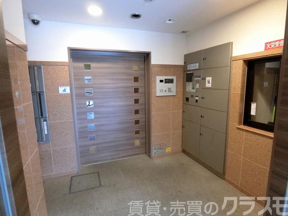 27/30 エントランス