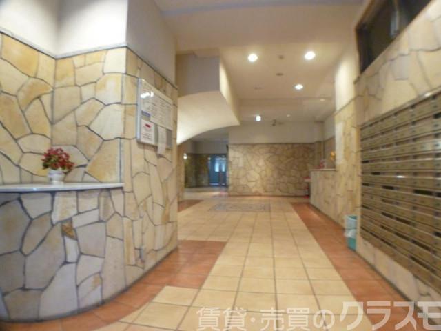 27/30 エントランス