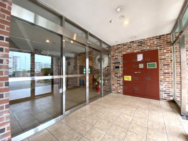 21/30 エントランス