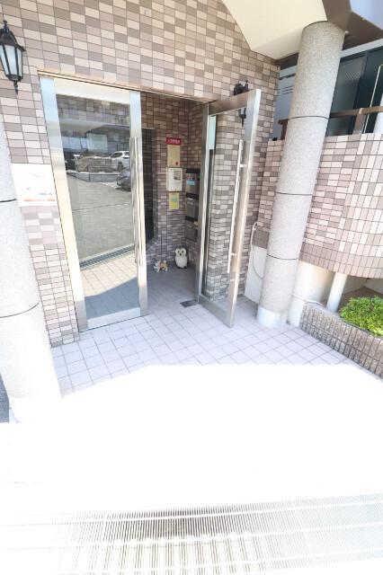 22/30 エントランス