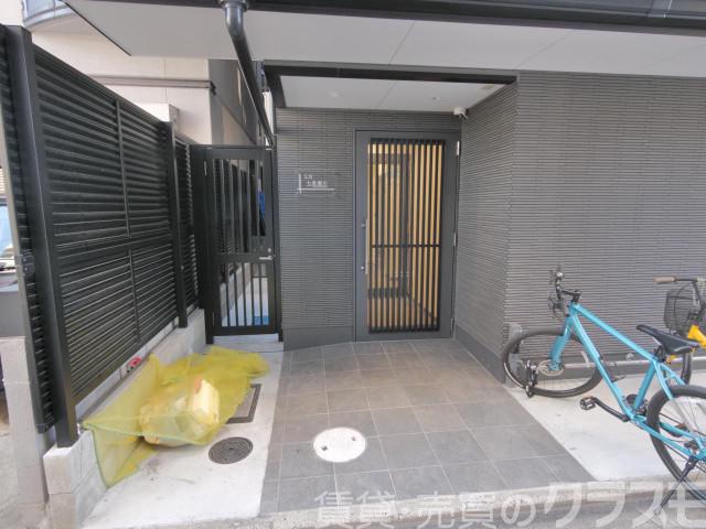 28/30 エントランス