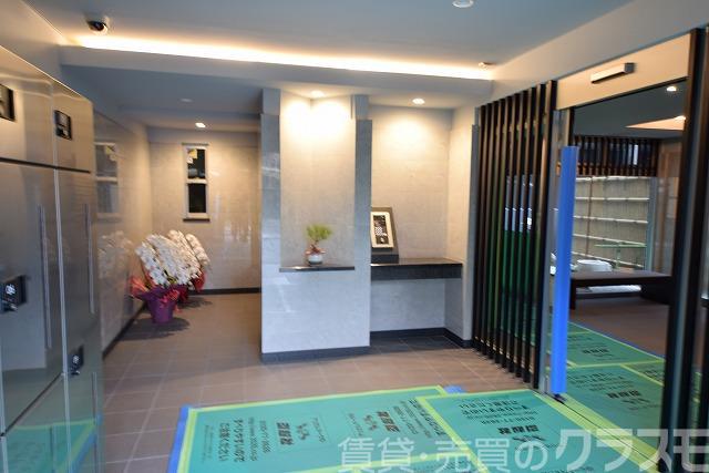 28/30 エントランス