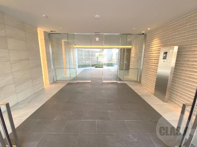 20/30 エントランス