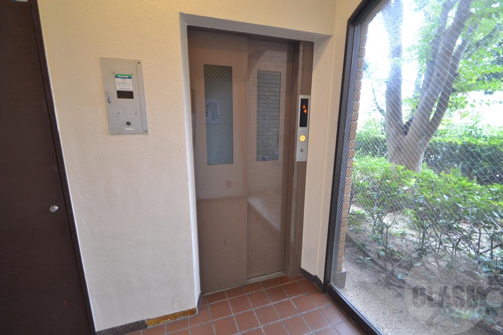 16/25 エントランス