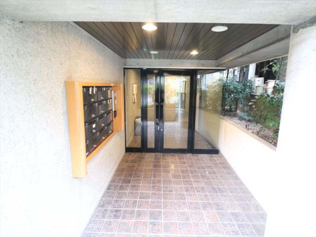 23/30 エントランス