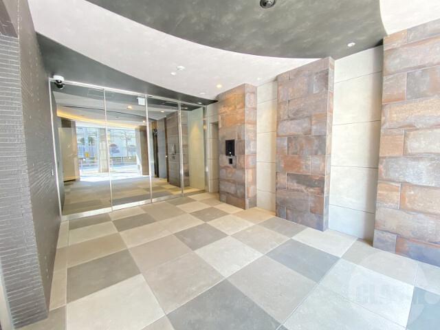 26/30 エントランス