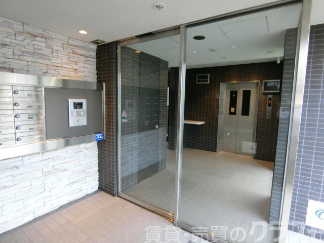 28/30 エントランス