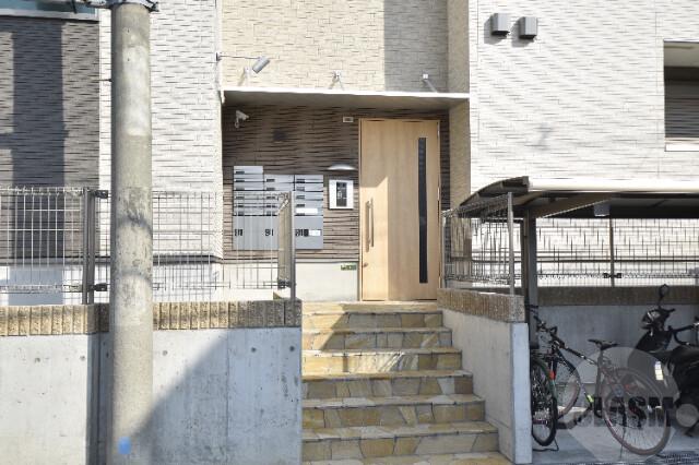 16/25 エントランス