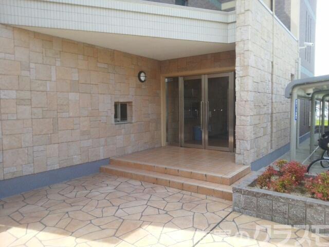 30/30 エントランス