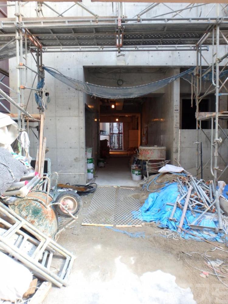 24/30 エントランス