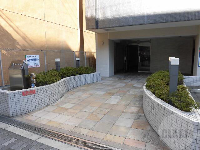 22/30 エントランス