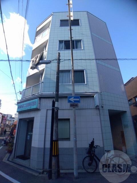 22/23 エントランス