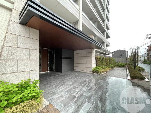 13/18 エントランス