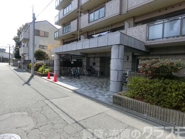 28/30 エントランス