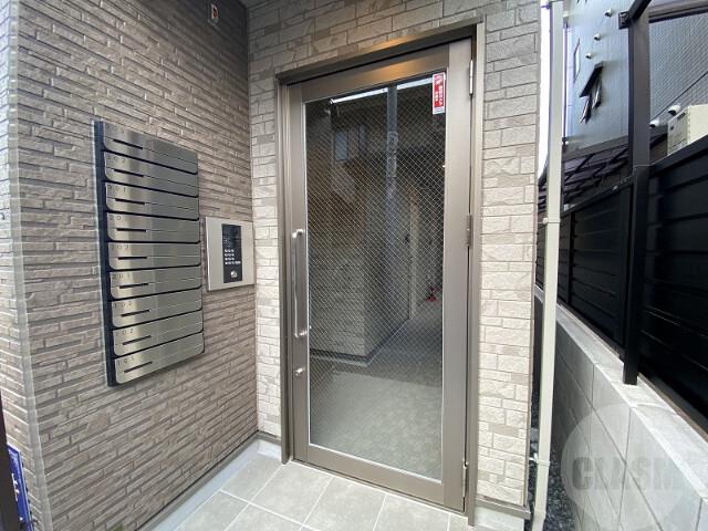 18/30 エントランス