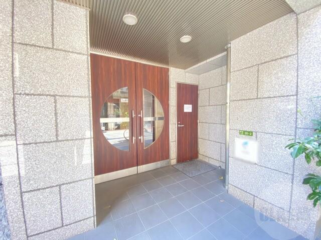 17/26 エントランス