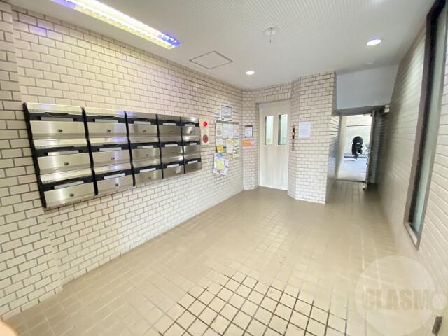 21/30 エントランス