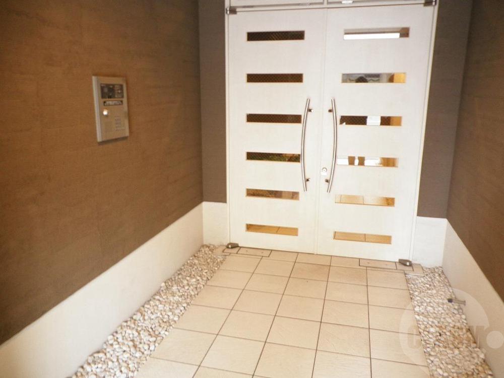 21/30 エントランス