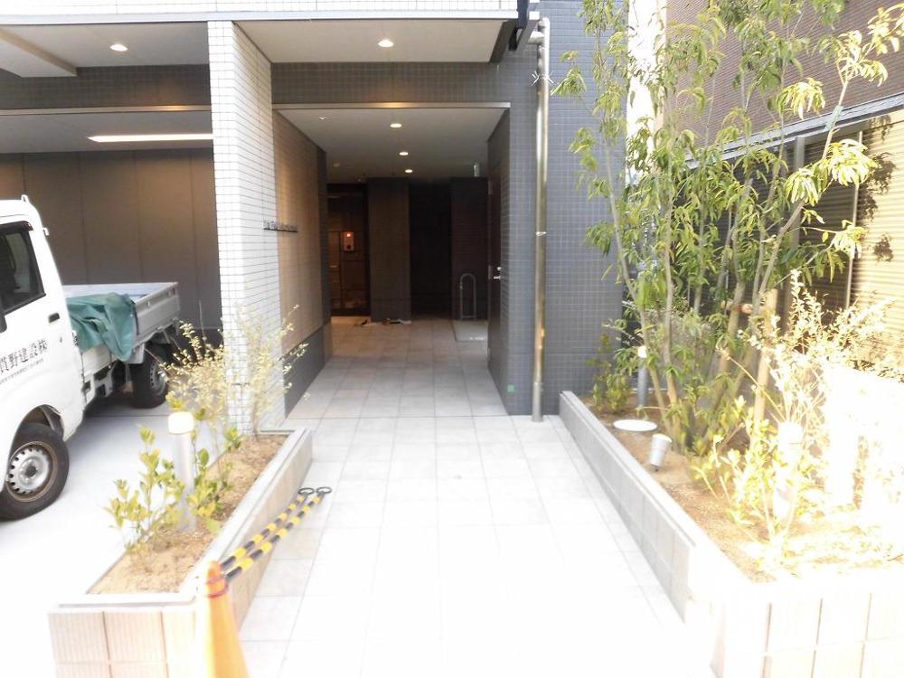 22/28 エントランス