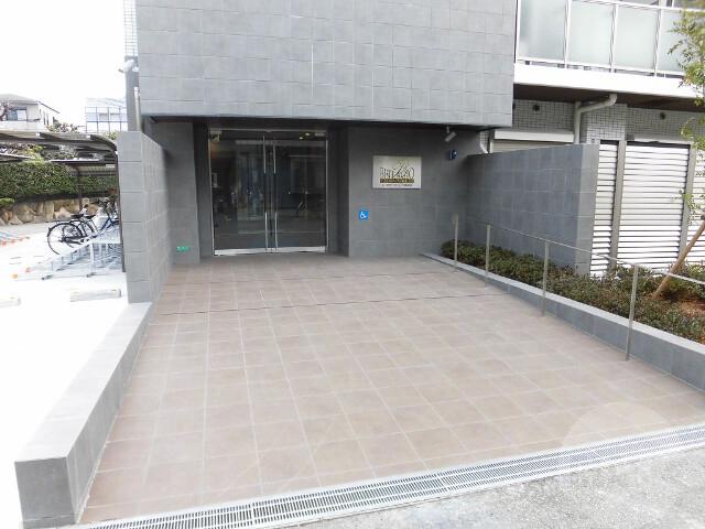 22/30 エントランス