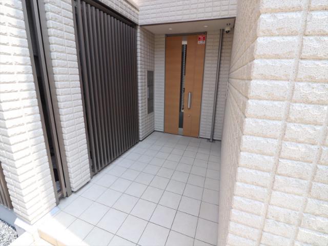 22/30 エントランス