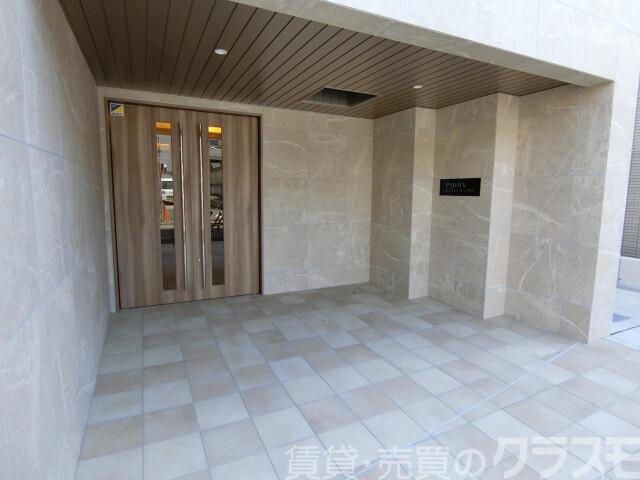 28/30 エントランス