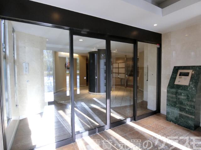 28/30 エントランス