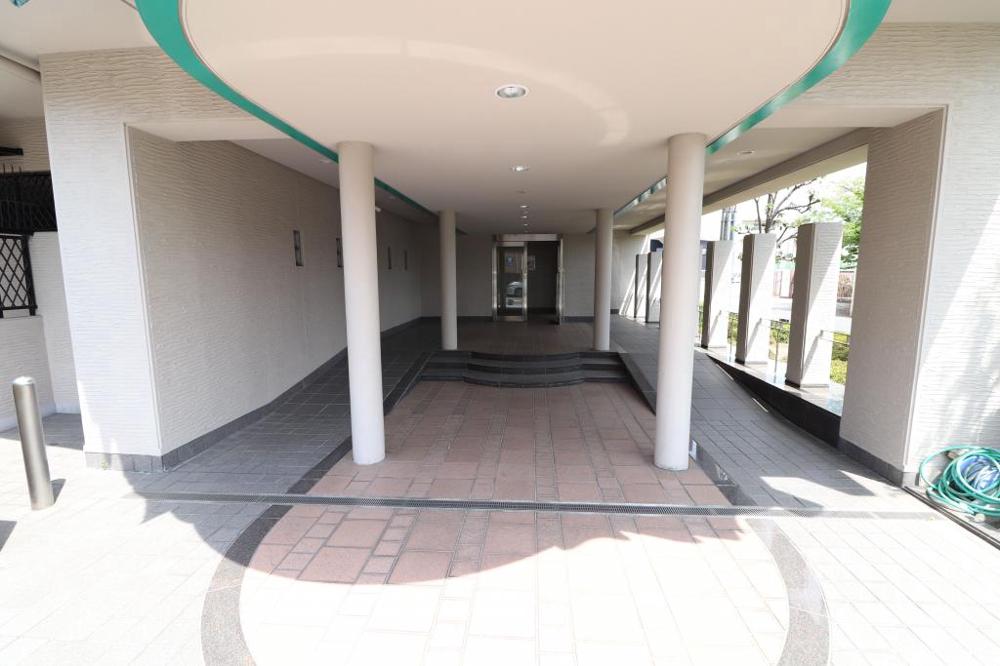 22/30 エントランス