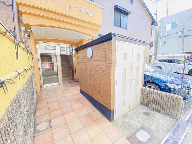 23/30 エントランス