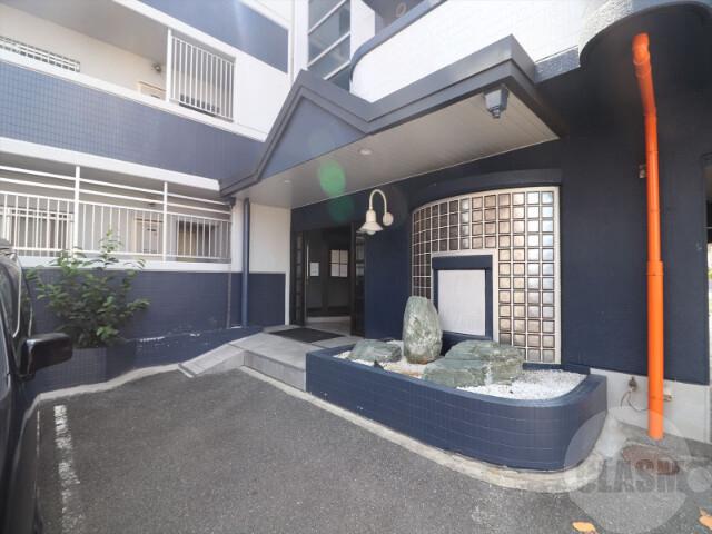 22/30 エントランス