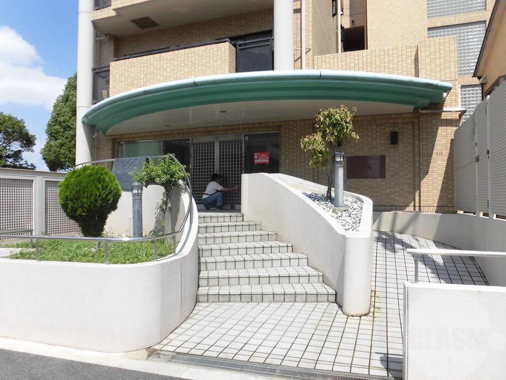 22/30 エントランス