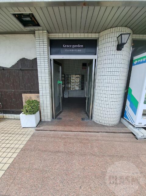 22/26 エントランス