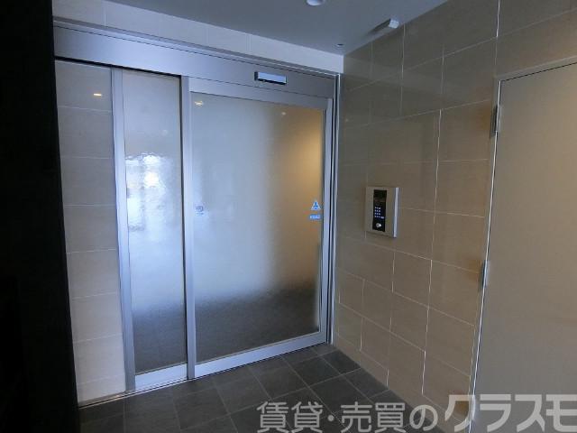 28/30 エントランス