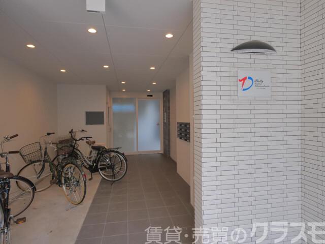 28/30 エントランス