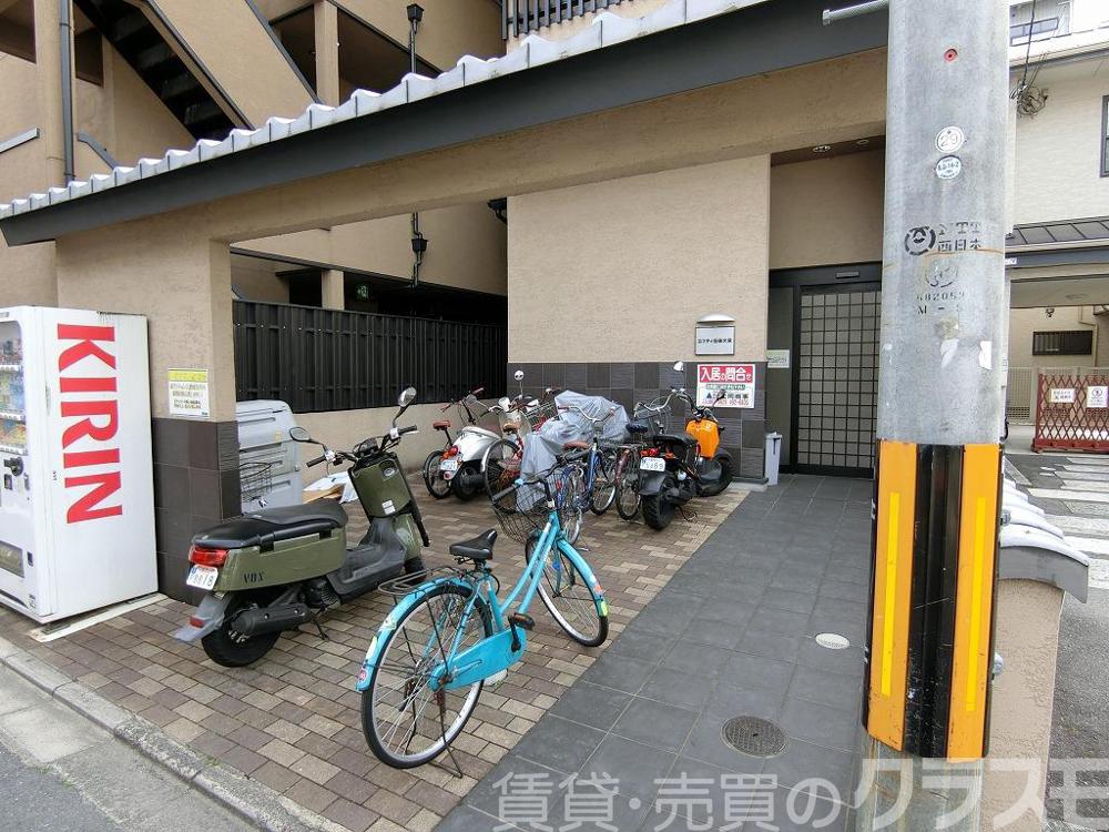 28/30 エントランス