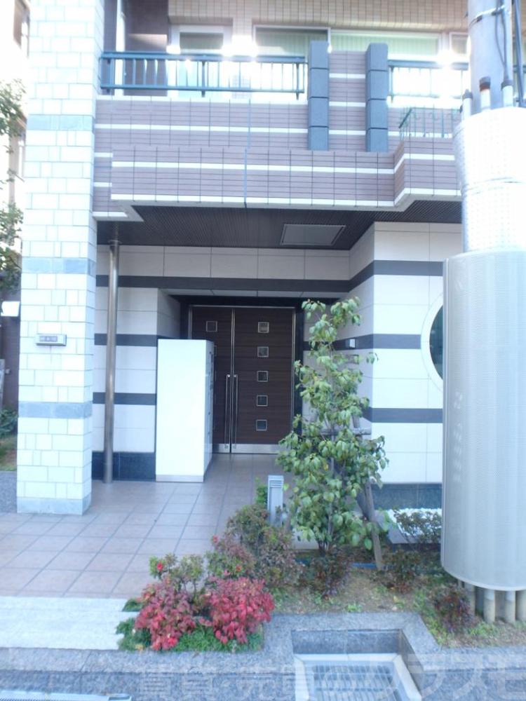 26/30 エントランス