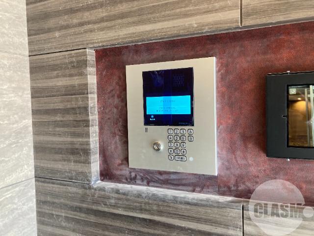 21/27 エントランス