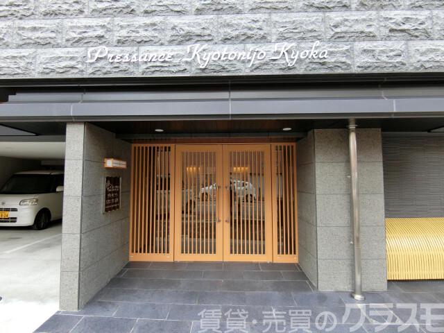 27/30 エントランス