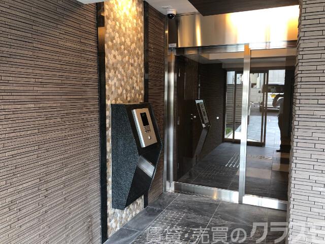 28/30 エントランス