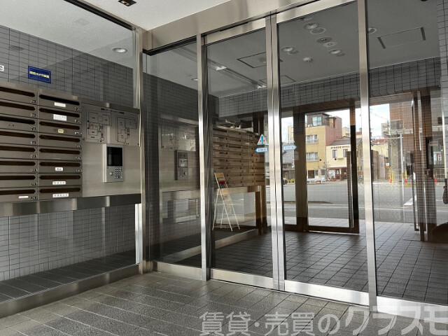 28/30 エントランス