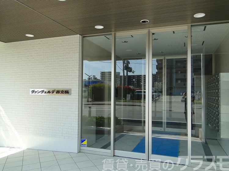 28/30 エントランス