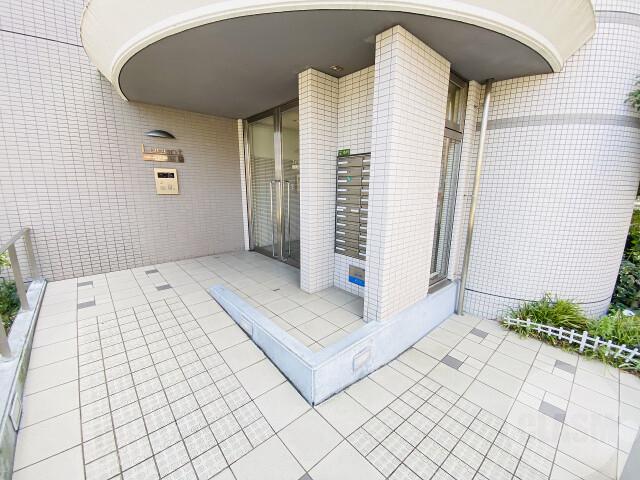 22/30 エントランス