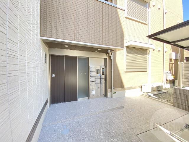 26/30 エントランス