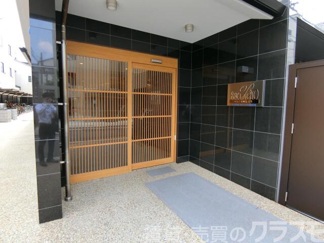 28/30 エントランス