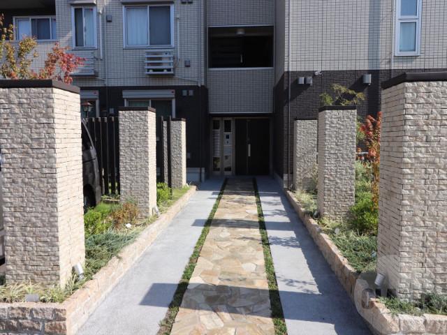 17/25 エントランス