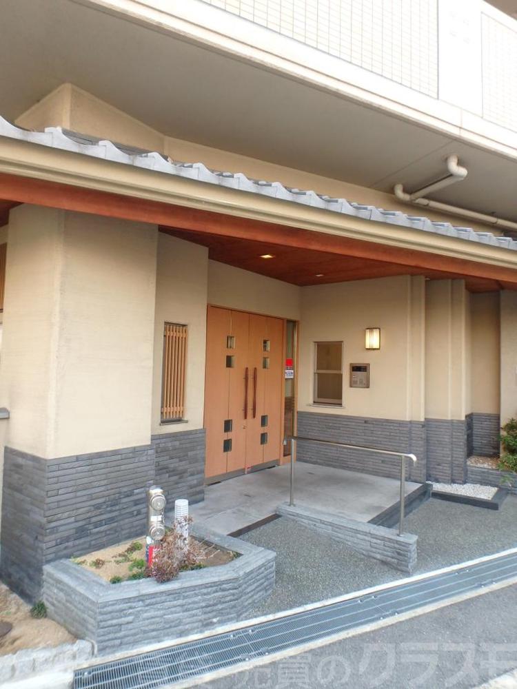 19/30 エントランス